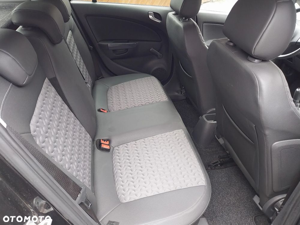 Opel Corsa 1.4 16V Cosmo - 17