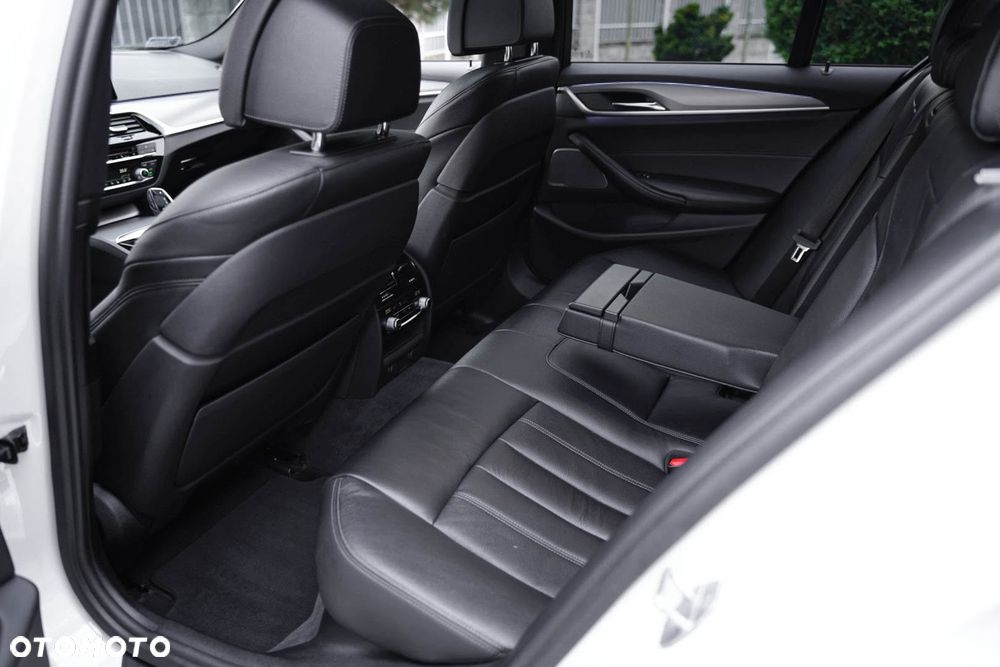 BMW Seria 5 520d xDrive Sport Line - 7