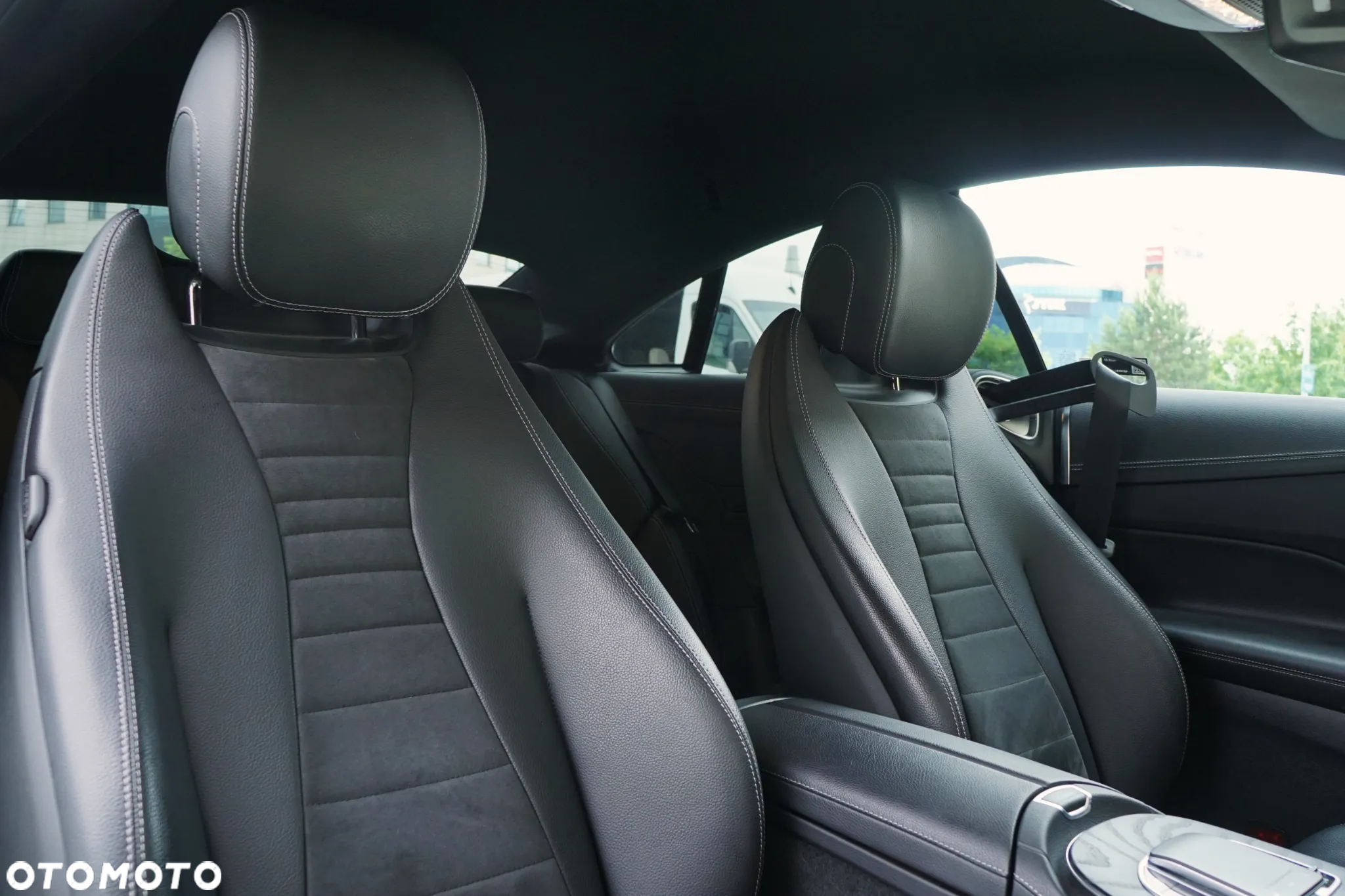 Mercedes-Benz Klasa E 200 Coupe 4-Matic 9G-TRONIC - 16
