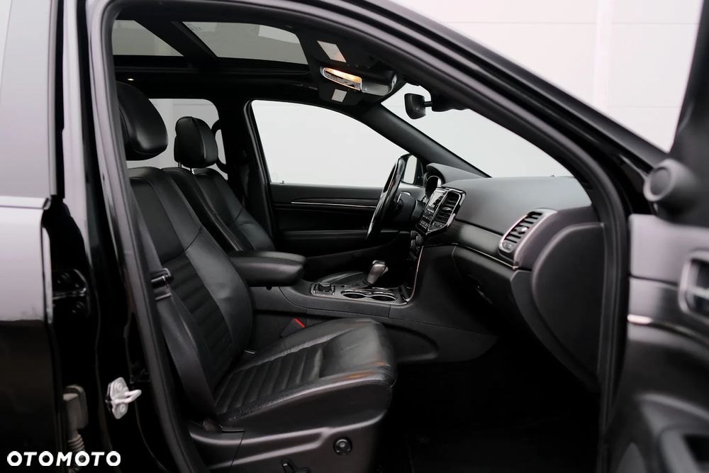 Jeep Grand Cherokee - 26