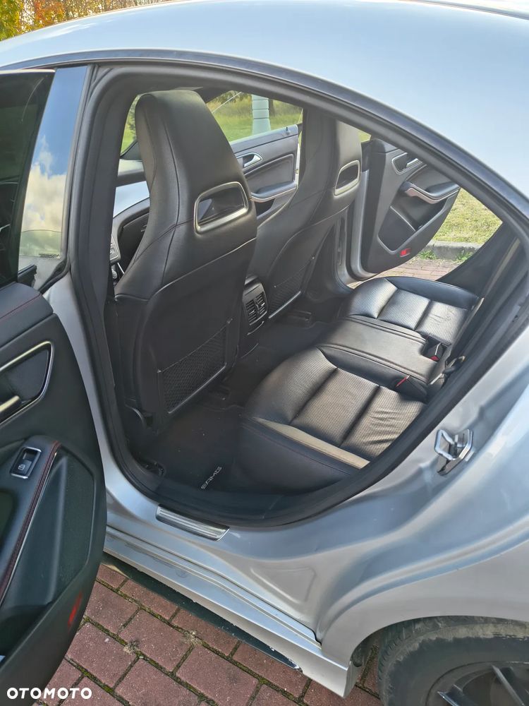 Mercedes-Benz CLA 250 4-Matic AMG Line - 12