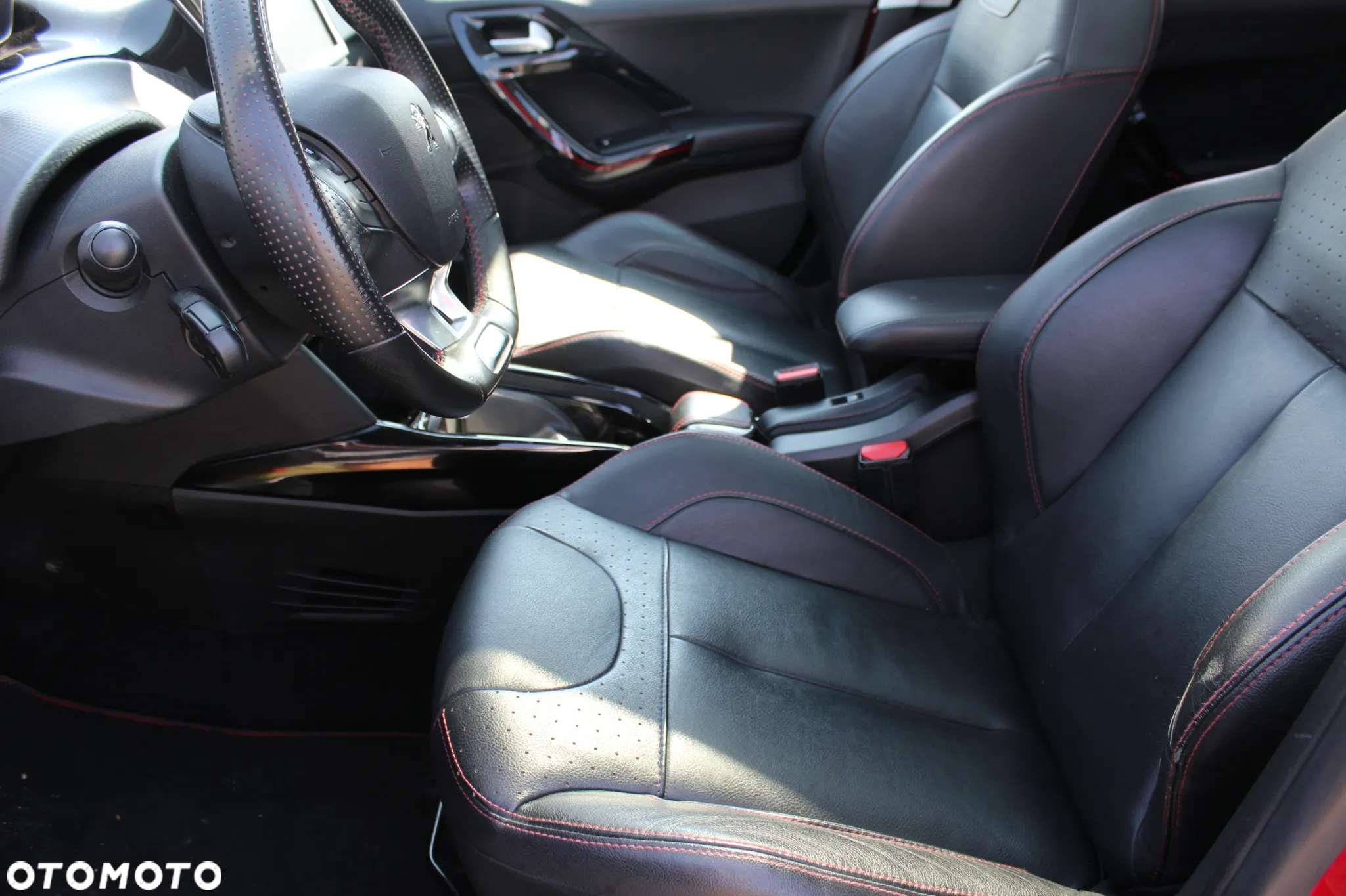 Peugeot 2008 1.2 Pure Tech Allure S&S EAT6 - 12
