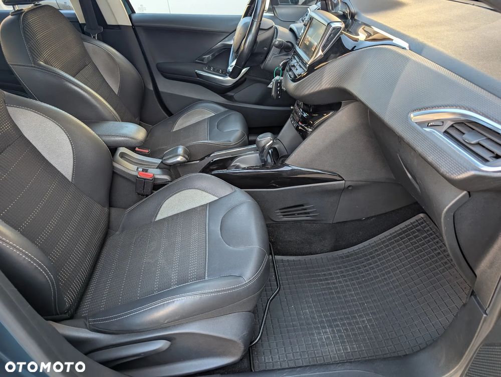 Peugeot 2008 1.2 Pure Tech Allure S&S EAT6 - 22