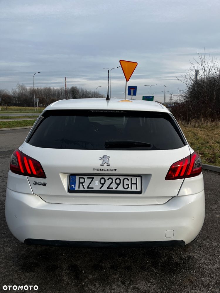 Peugeot 308 1.2 PureTech GPF Road Trip S&S EAT8 - 8