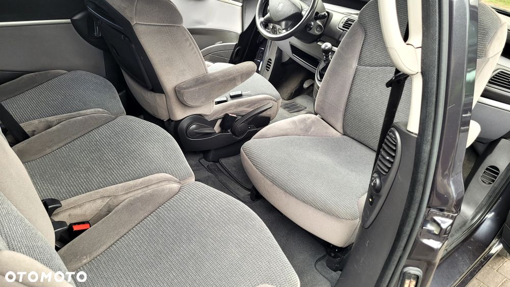 Peugeot 807 HDi 135 Family - 15