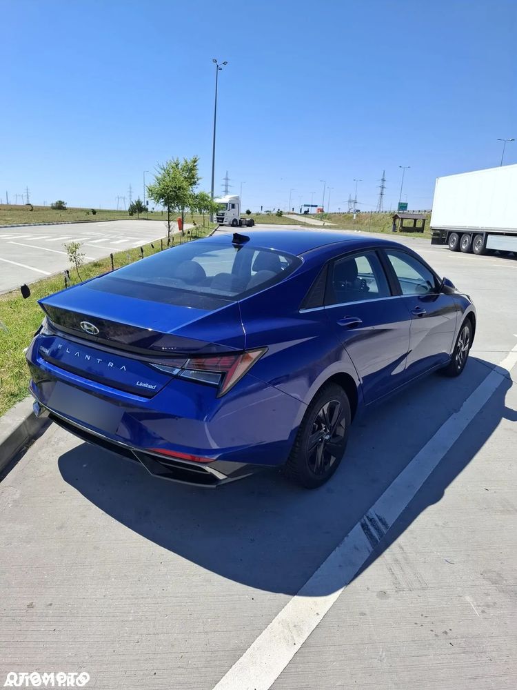 Hyundai Elantra 1.6 Premium - 11