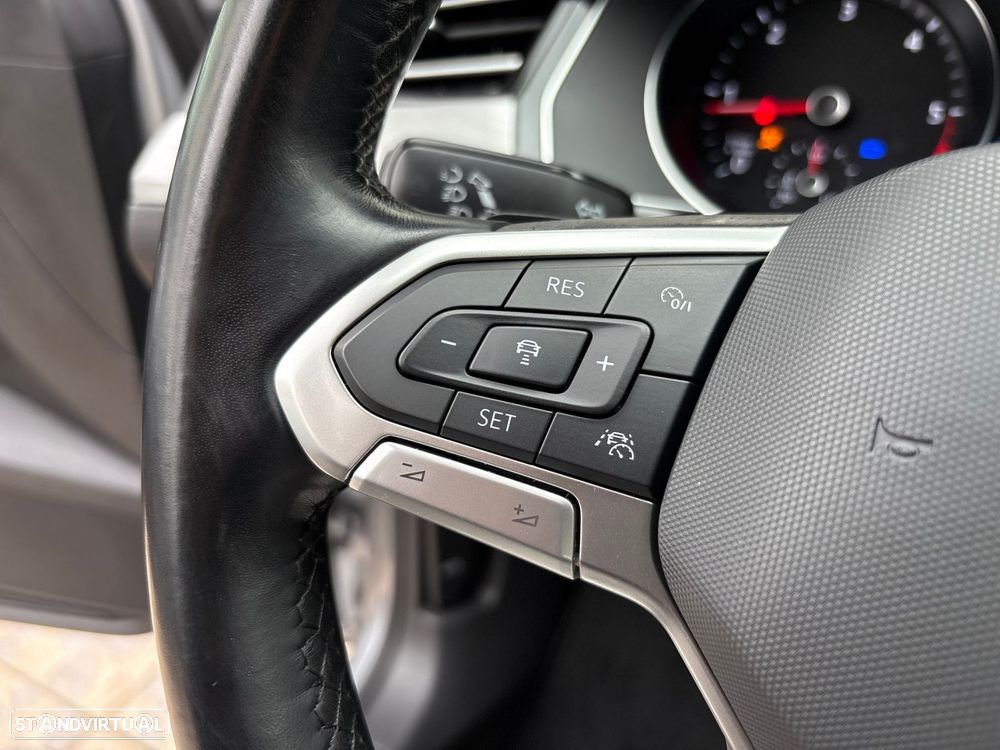 VW Passat Variant 2.0 TDi Elegance DSG - 14