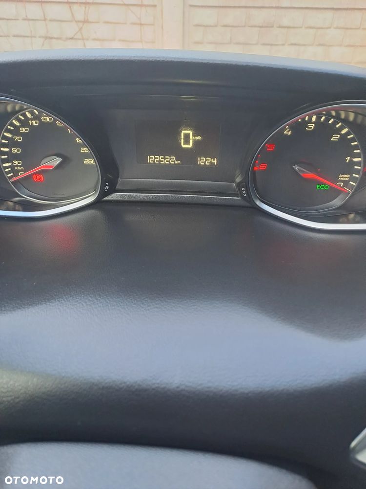 Peugeot 308 1.6 BlueHDi Allure S&S - 16