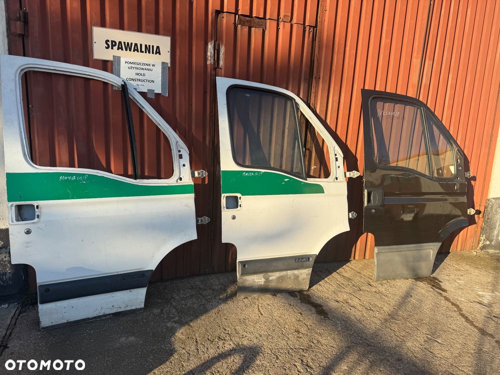 Renault master 2 drzwi prawe lewe przednie tylne tył przesuwne skrzydła z szybą Iveco daily białe brązowe - 8