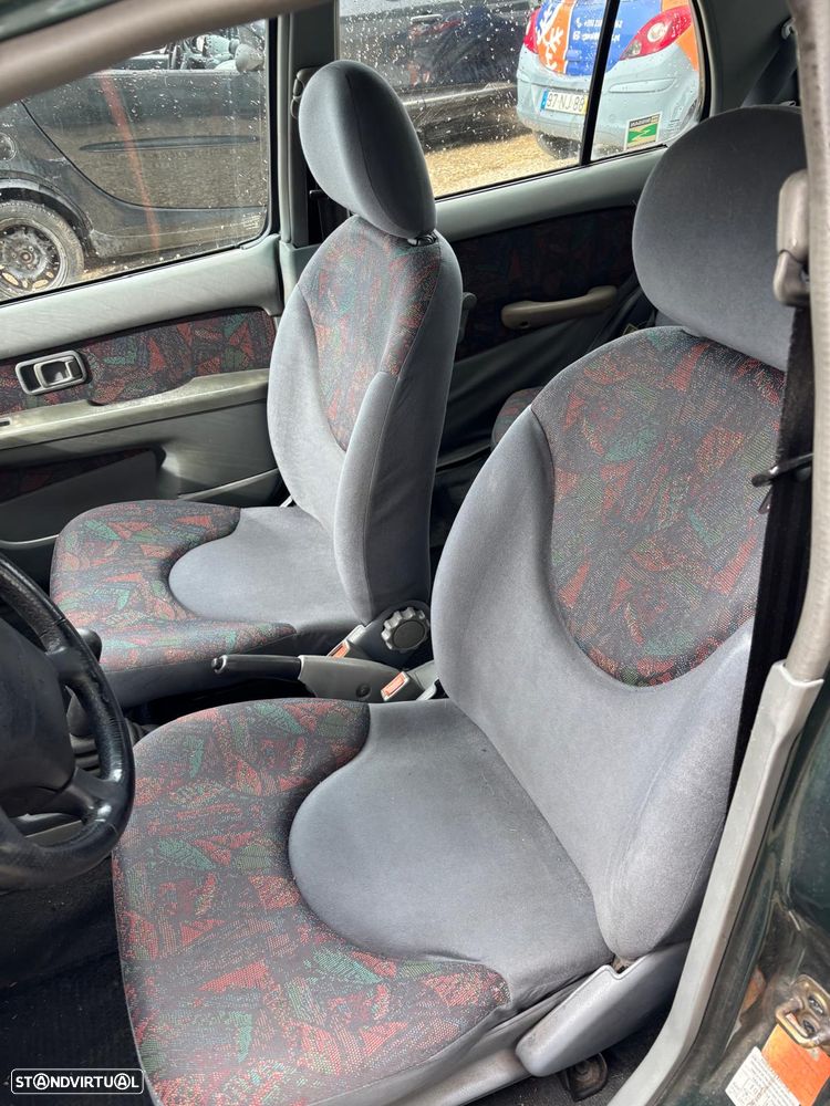 Nissan Micra K11 de 1999 para peças - 8