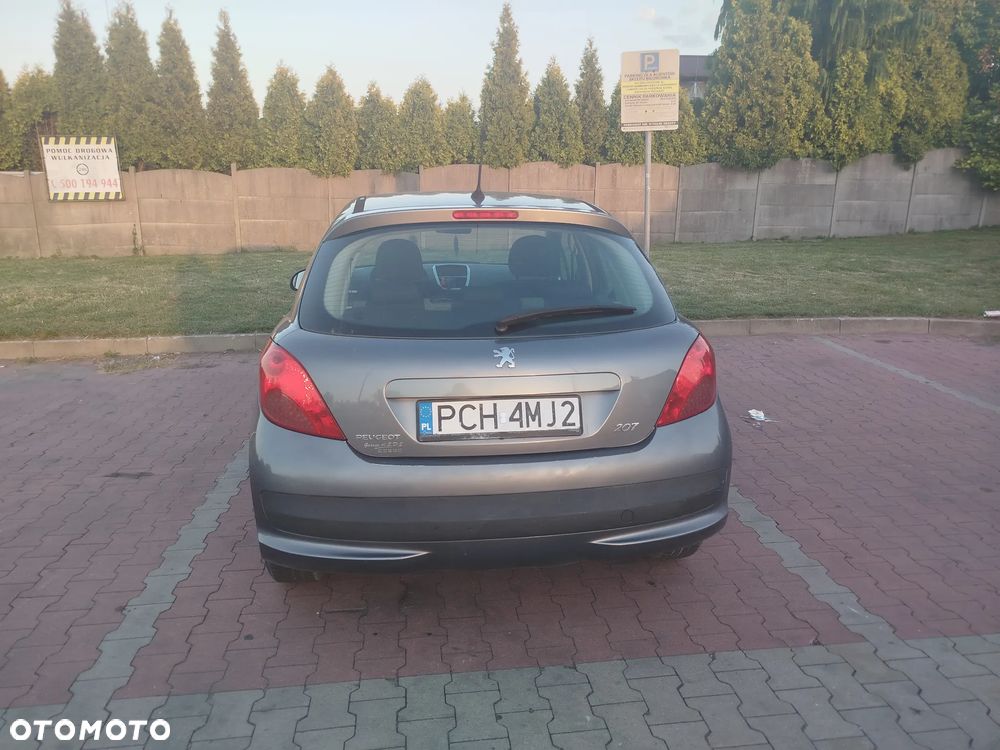 Peugeot 207 - 8