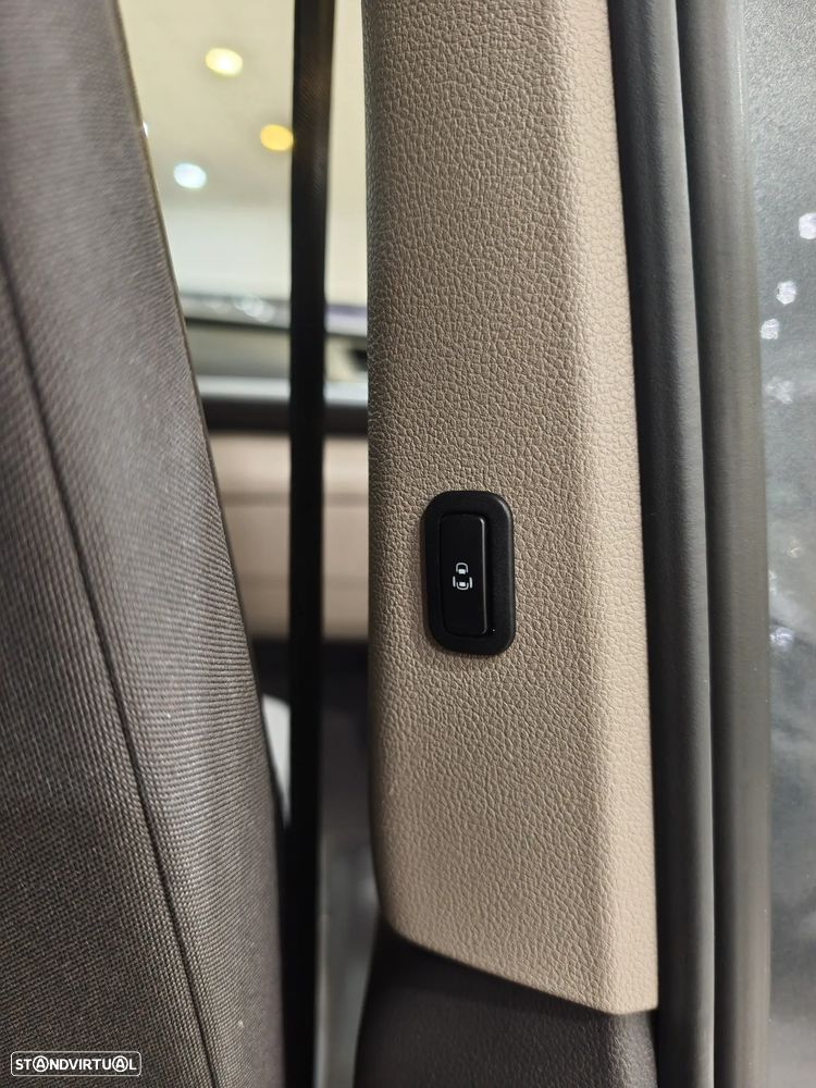 VW Multivan 2.0 TDI Life DSG - 28