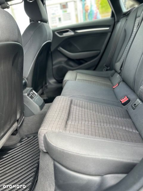 Audi A3 Limousine 1.5 TFSI Sport S tronic - 4