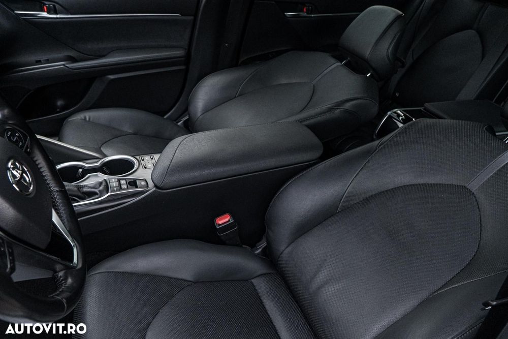 Toyota Camry 2.5 Exclusive - 33