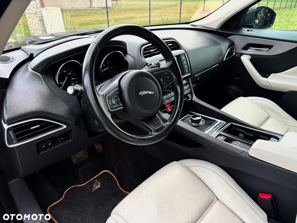 Jaguar F-Pace - 13