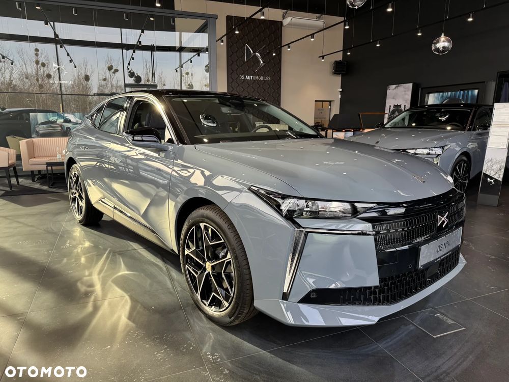 DS Automobiles N°4 - 5