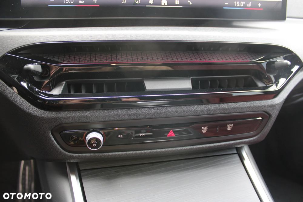 BMW Seria 3 318i M Sport - 22