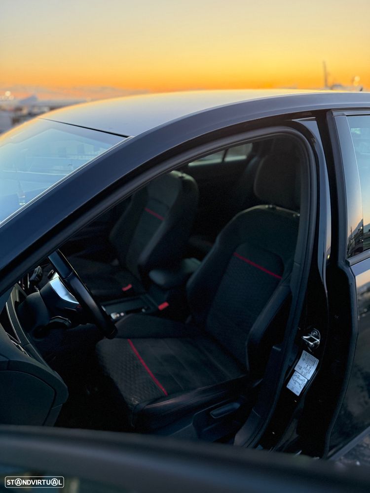 VW Golf GTI 2.0 TSI OPF DSG Performance - 4