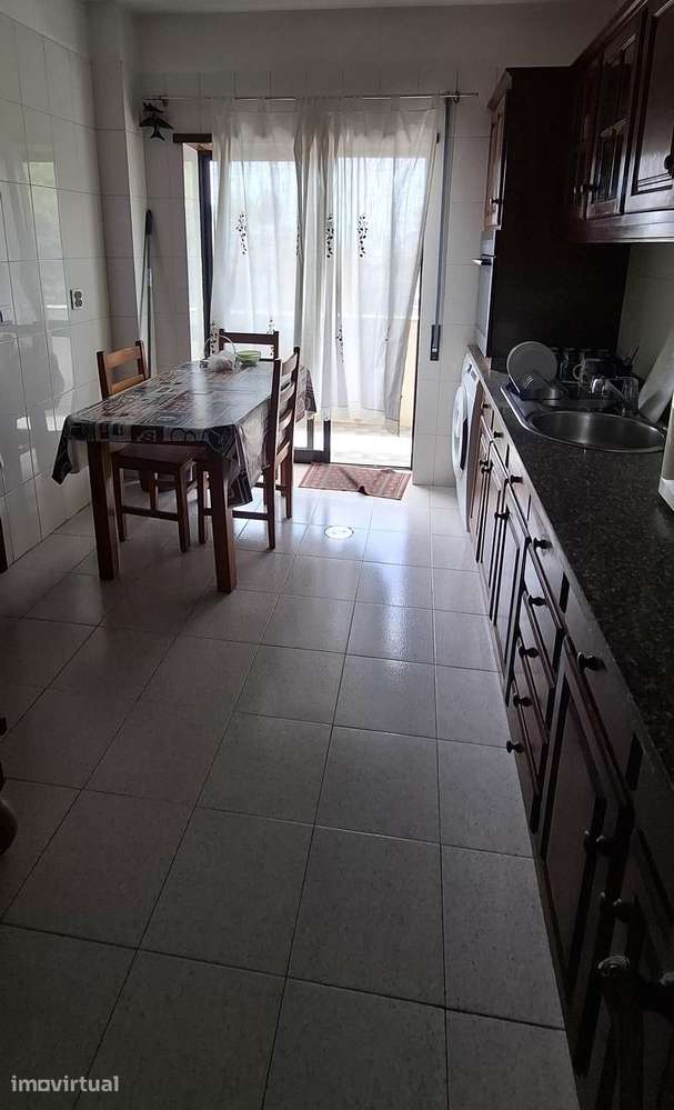 Apartamento T2 com varanda e garagem em Braga - Grande imagem: 2/9