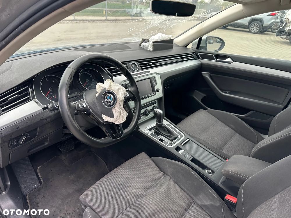 Volkswagen Passat - 10