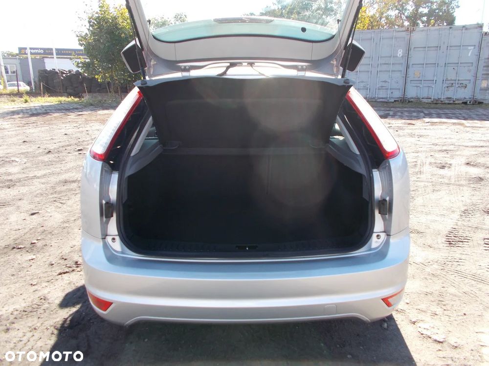 Ford Focus 1.8 Ghia - 9