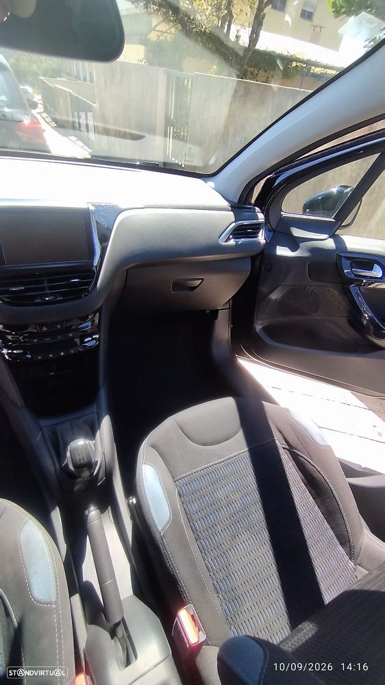 Peugeot 208 1.2 PureTech Allure - 11