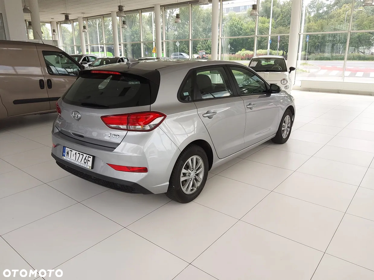 Hyundai i30 1.5 DPI Classic + - 5