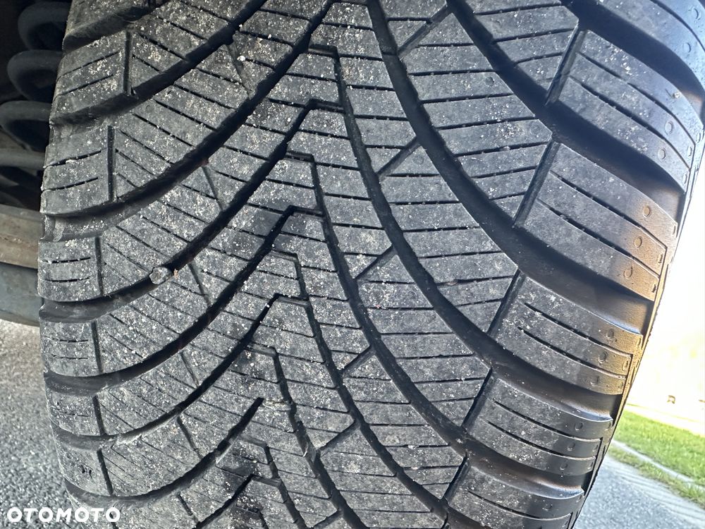 Ford Kuga 2.0 TDCi 2x4 Titanium - 30