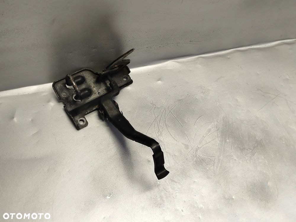 ZAMEK MASKI PRZÓD RYGIEL AUDI A4 B6 00-04