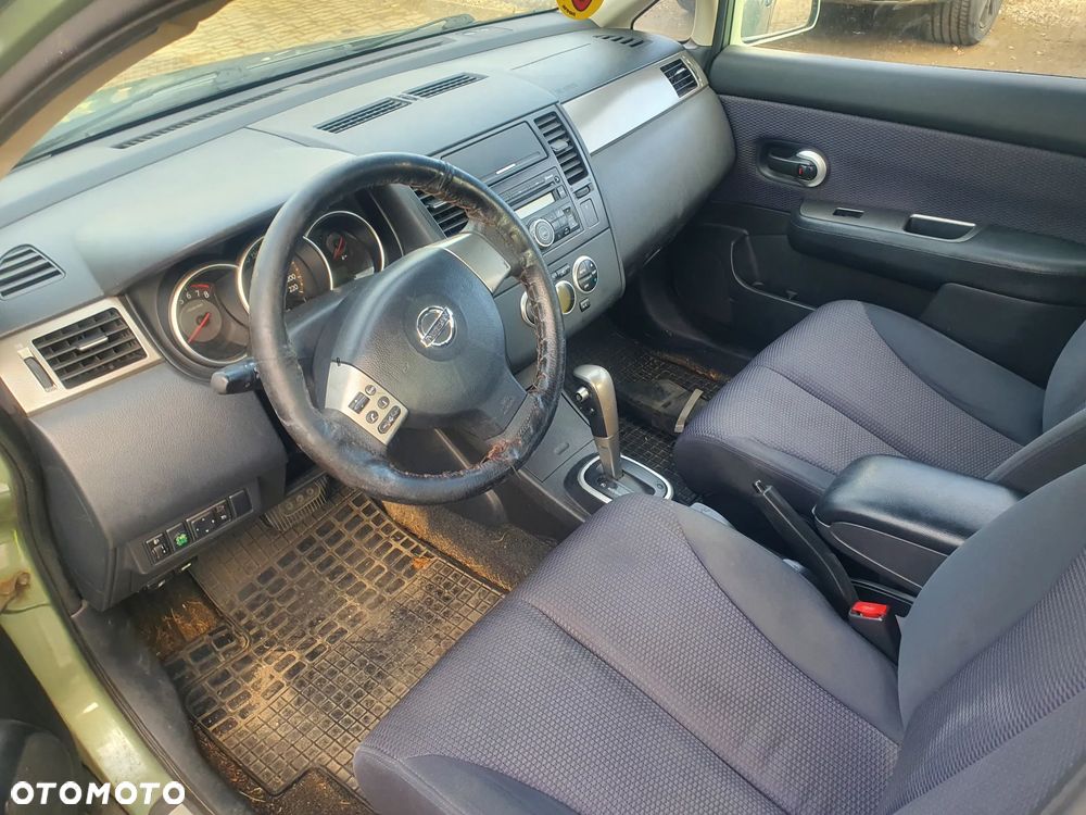 nissan tida fotel kanapa deska kokpit podsufitka boczek podłokietnik licznik panel szyb stacyjka - 2