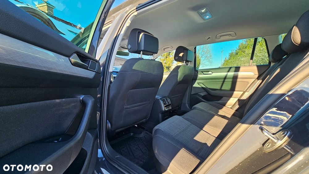 Volkswagen Passat - 17