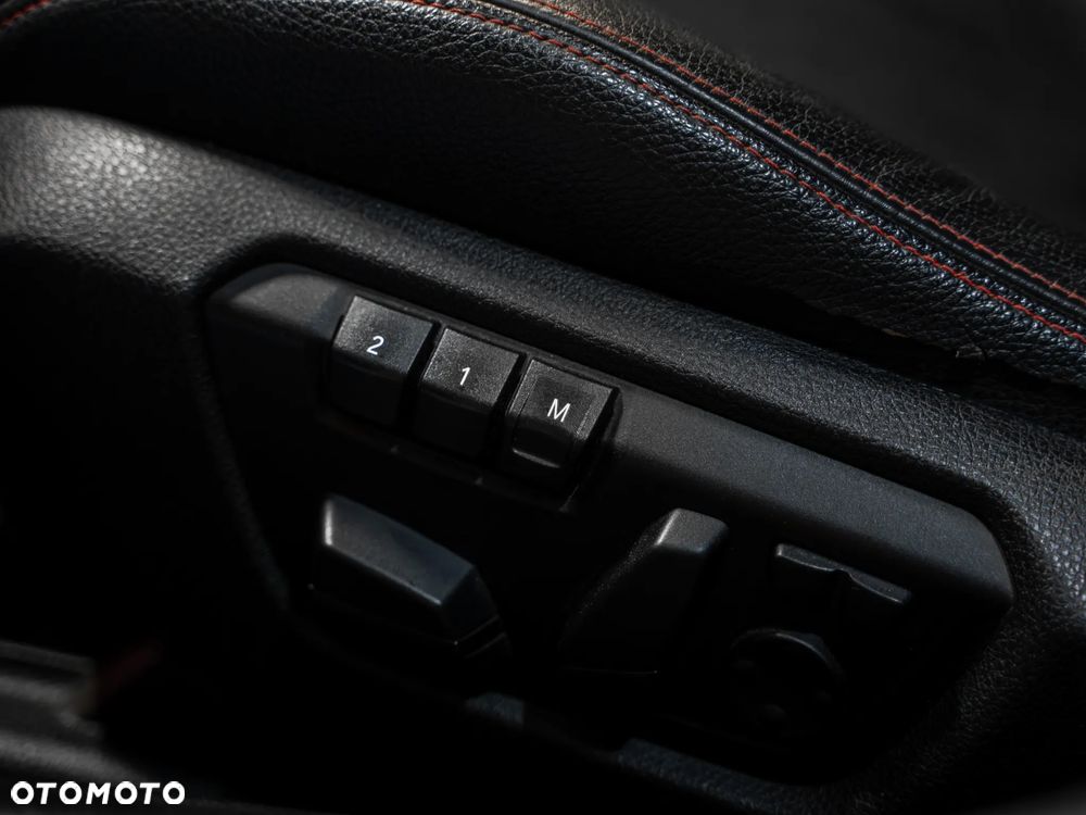 BMW Seria 3 335i Sport Line - 29