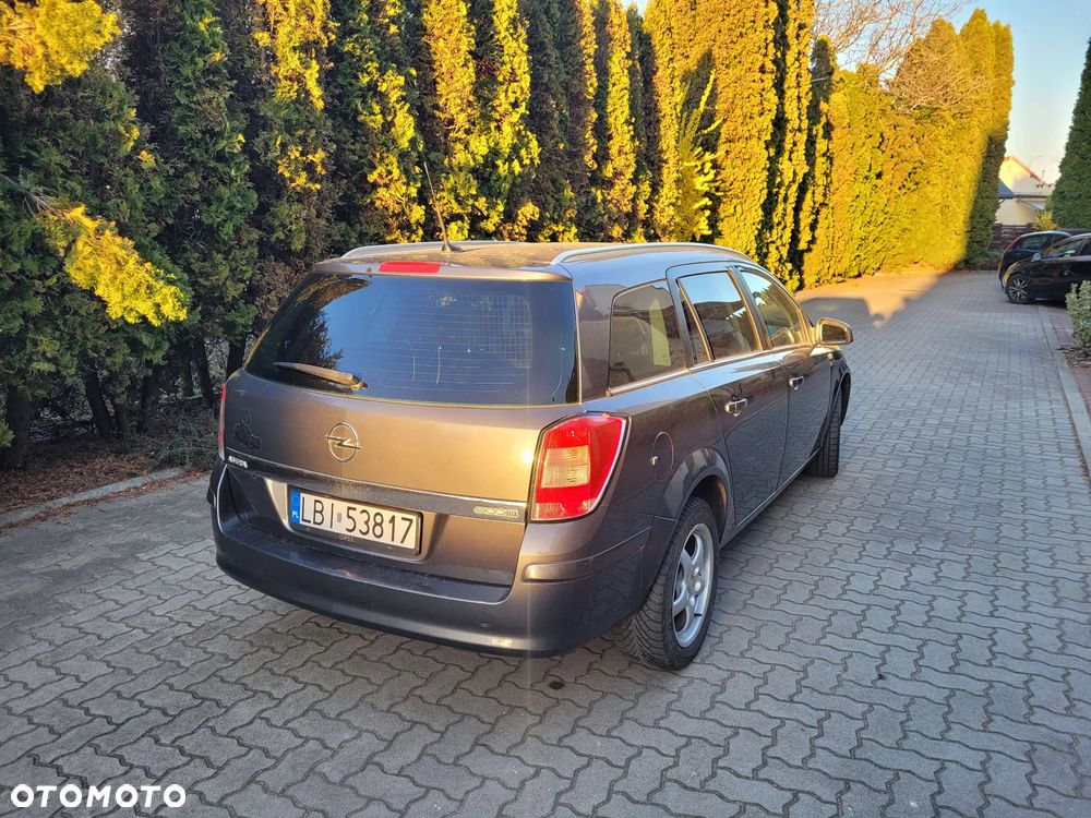 Opel Astra 2010 photo 3