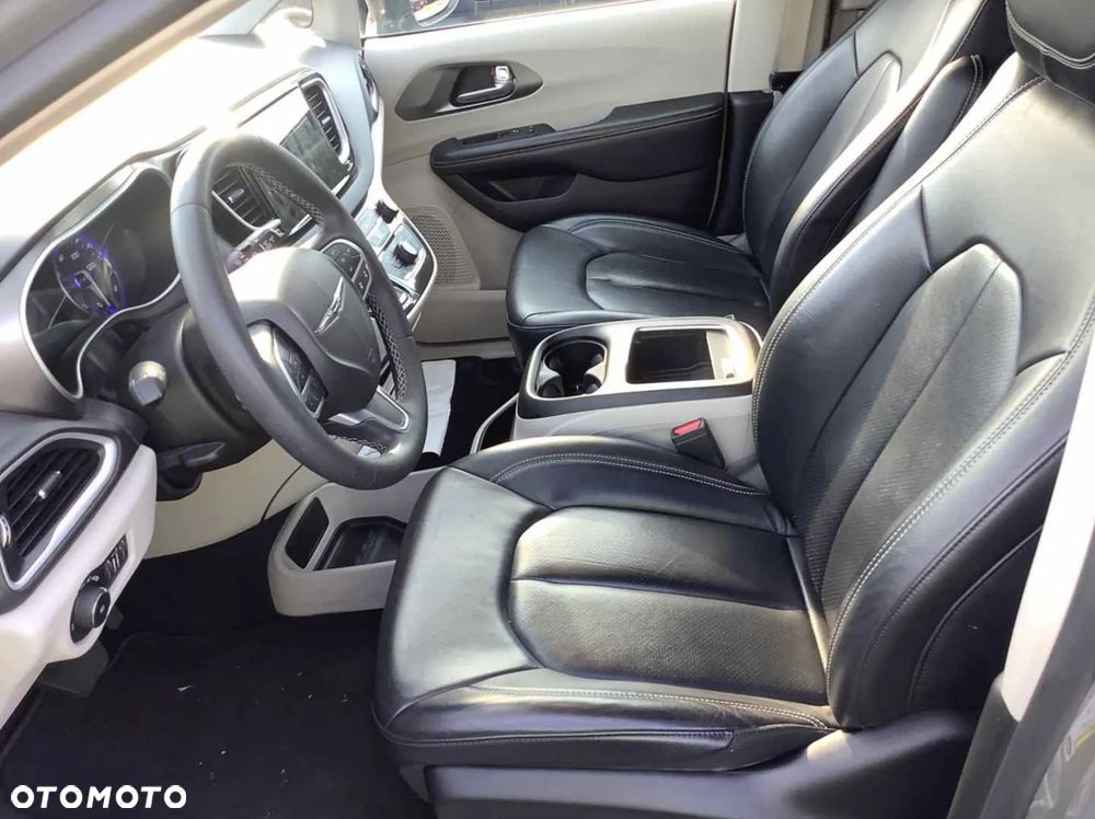Chrysler Pacifica - 5