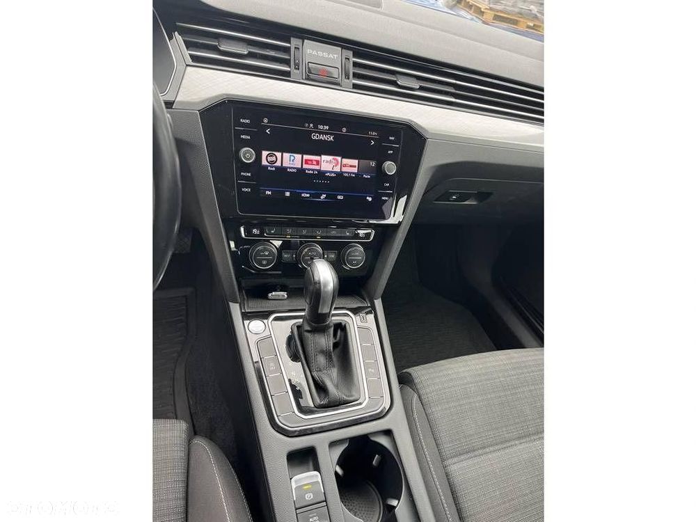 Volkswagen Passat - 13