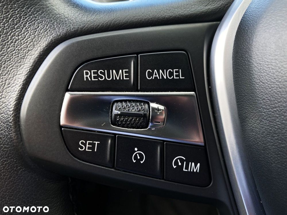 BMW Seria 3 318d mHEV - 34