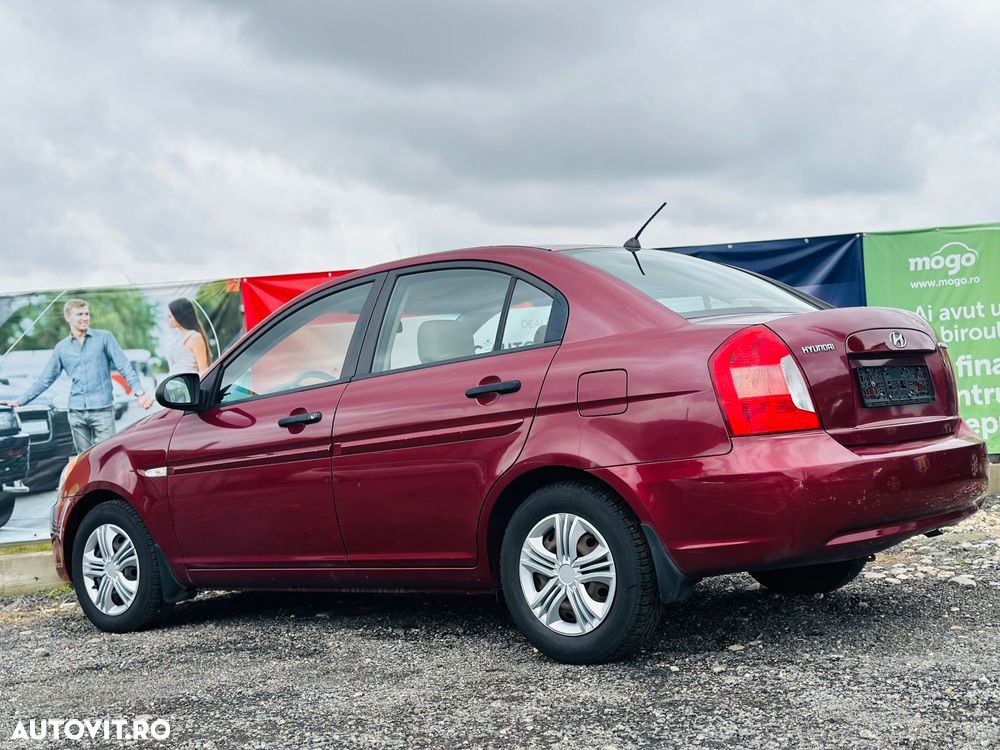 Hyundai Accent 1.4 GL - 26