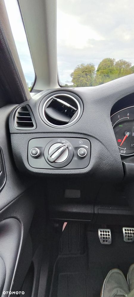 Ford S-Max - 32