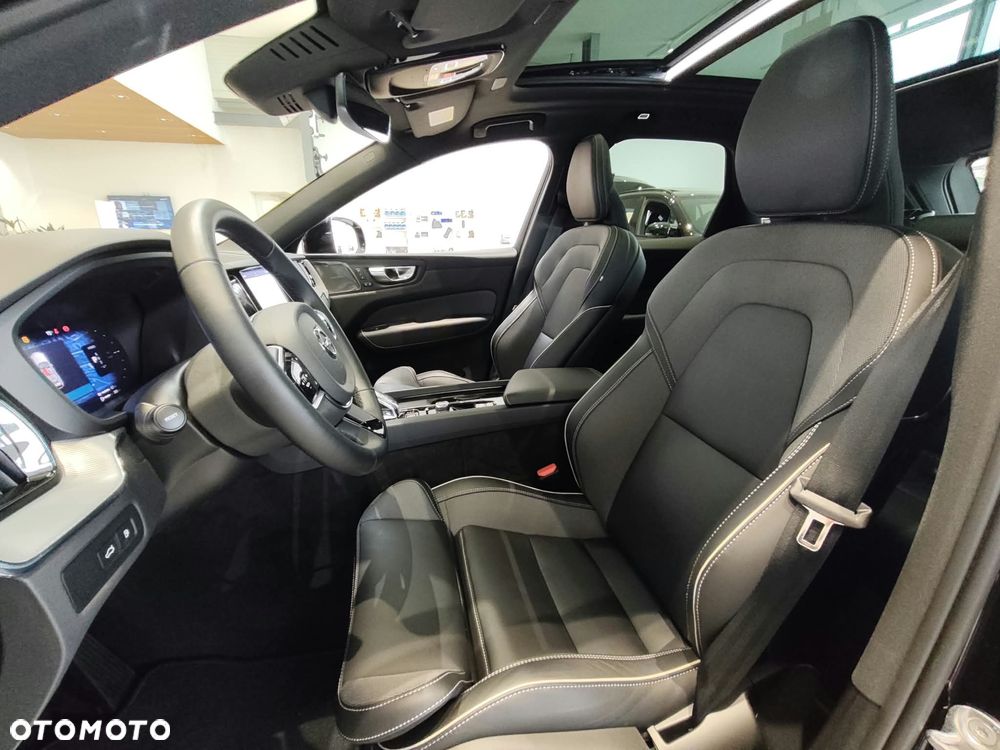 Volvo XC 60 T6 Plug-In Hybrid AWD Plus Black Edition - 15