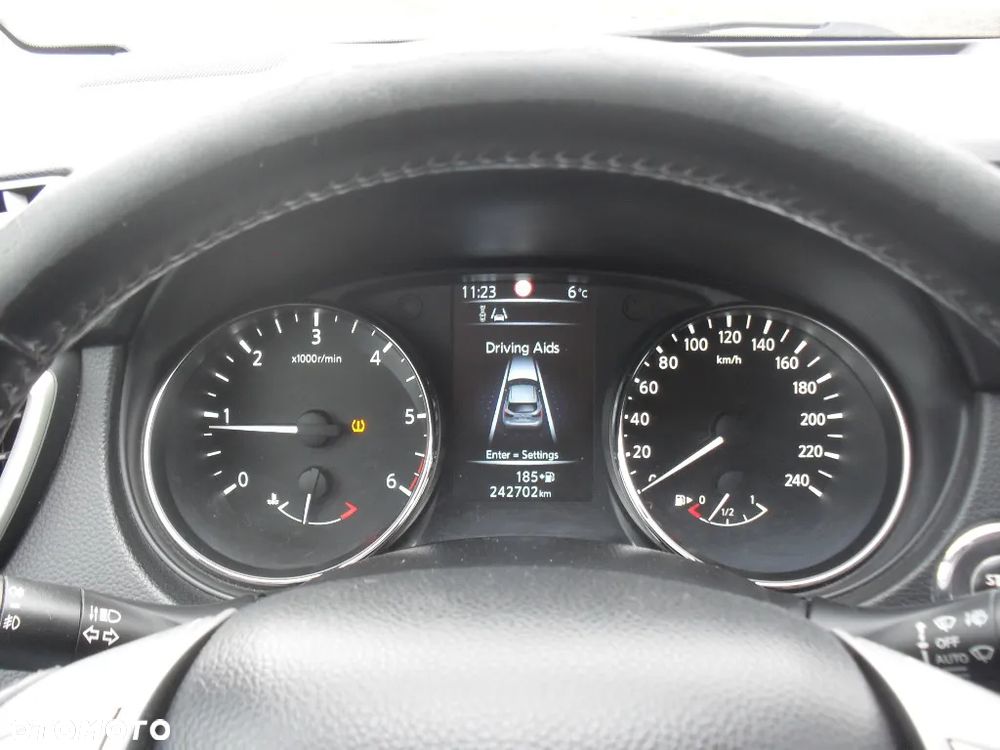 Nissan Qashqai 1.6 dCi 4 x 4 DPF Start/Stop tekna - 11