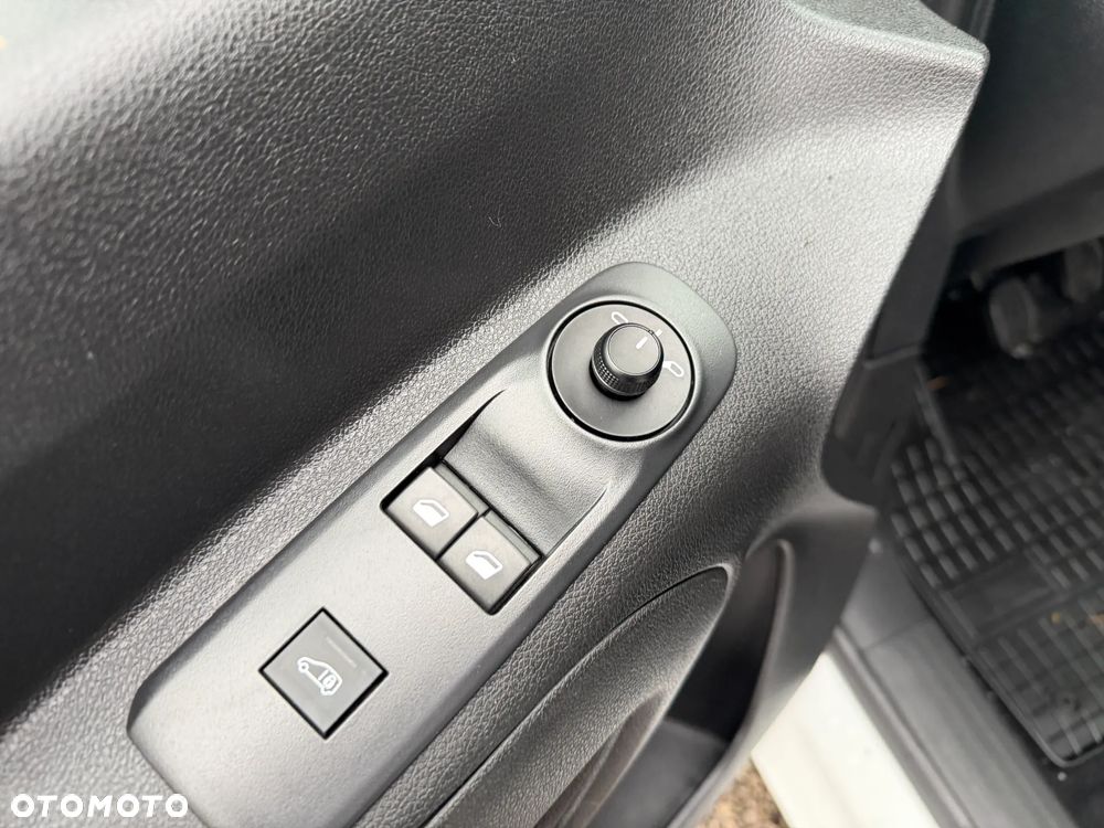 Opel COMBO XL Maxi 2020r L2 1.5 Diesel - 17