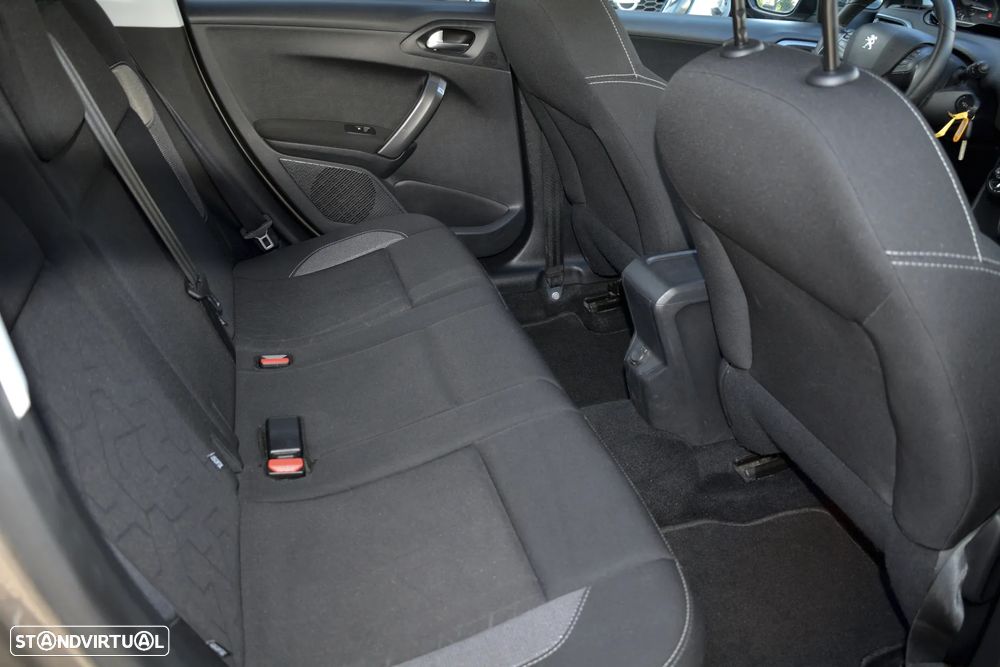 Peugeot 2008 1.2 PureTech Style - 20