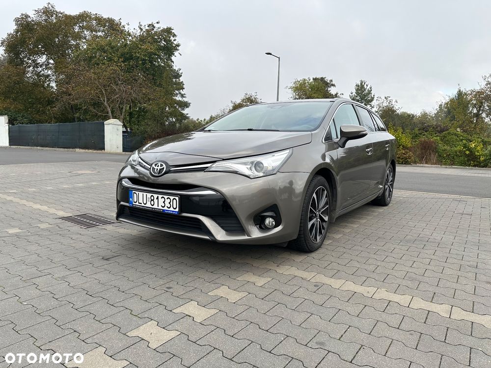 Toyota Avensis 1.8 Premium - 24