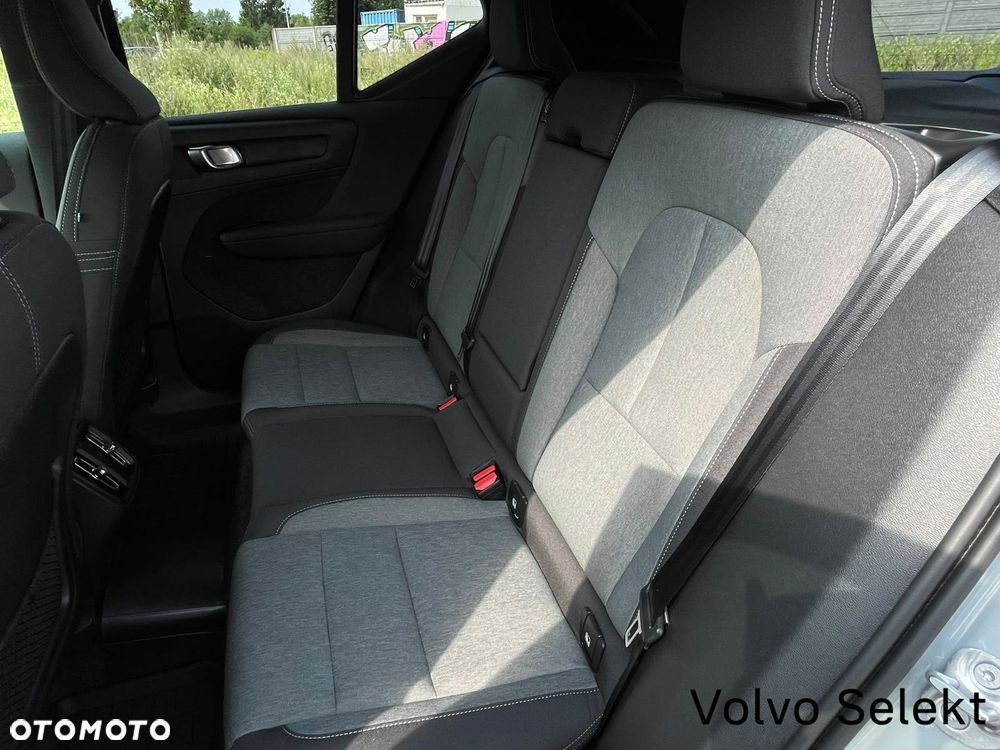 Volvo XC 40 B3 Plus Dark - 24