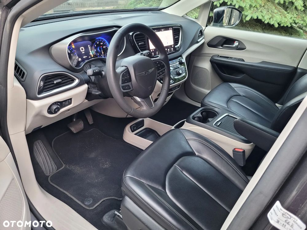 Chrysler Pacifica - 16