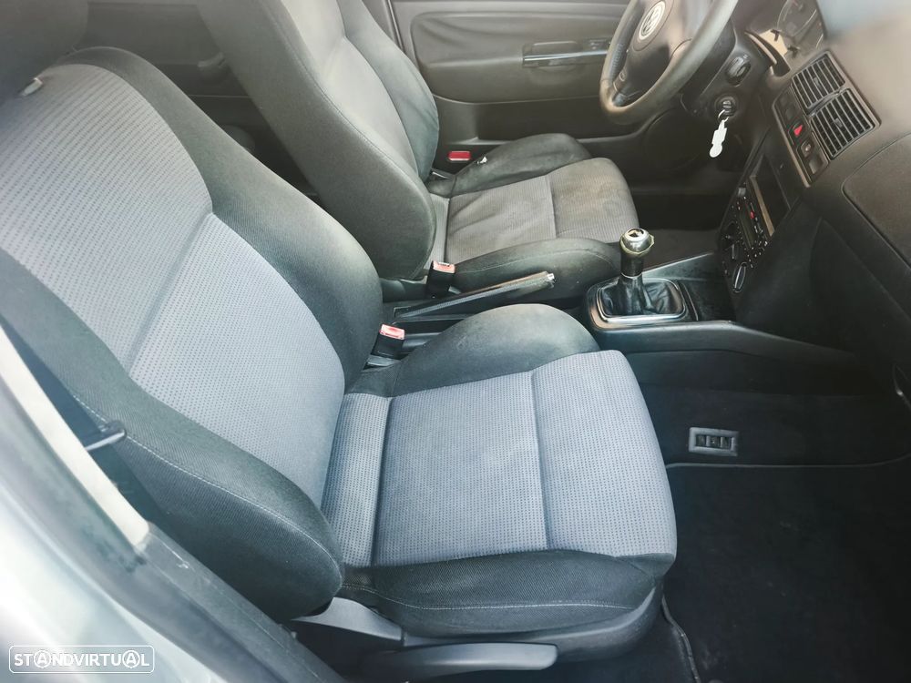 VW Golf 1.9 TDi 25 Anos - 21