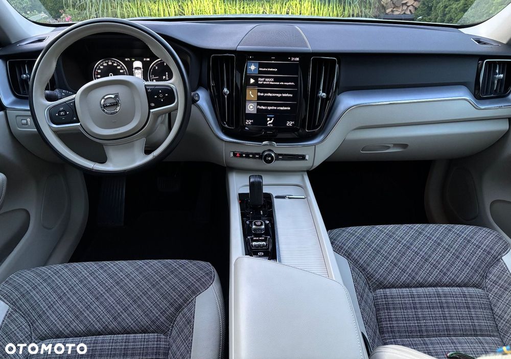 Volvo XC 60 B4 D AWD Momentum Pro - 4