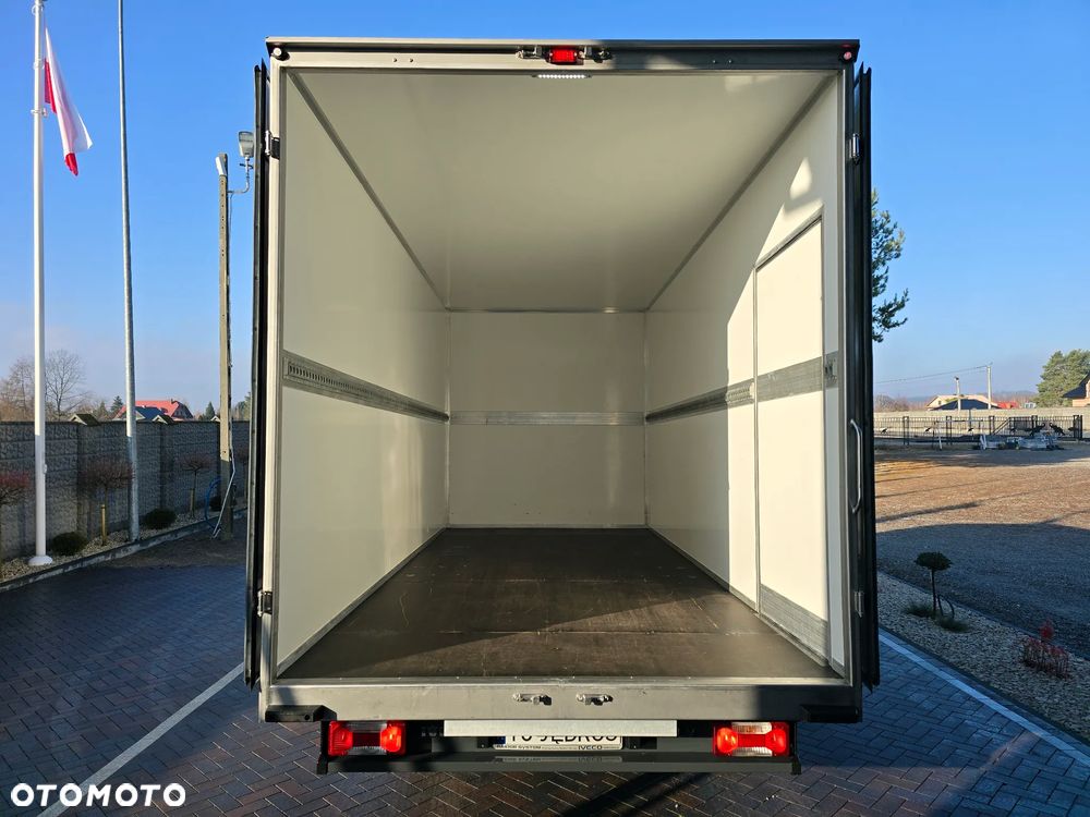 Iveco DAILY DAILY 50C16 KONTENER IZOTERMICZNY 10PALET 4,91cmDługi  2,11cmSzeroki  2,31cmWysoki  SALON PL 106 Tyś km STAN JAK NOWY NA GWARANCJI TEMPOMAT FOTEL PNEŁMATYCZNY KLIMATYZACJA AUTOMATYCZNA - 4