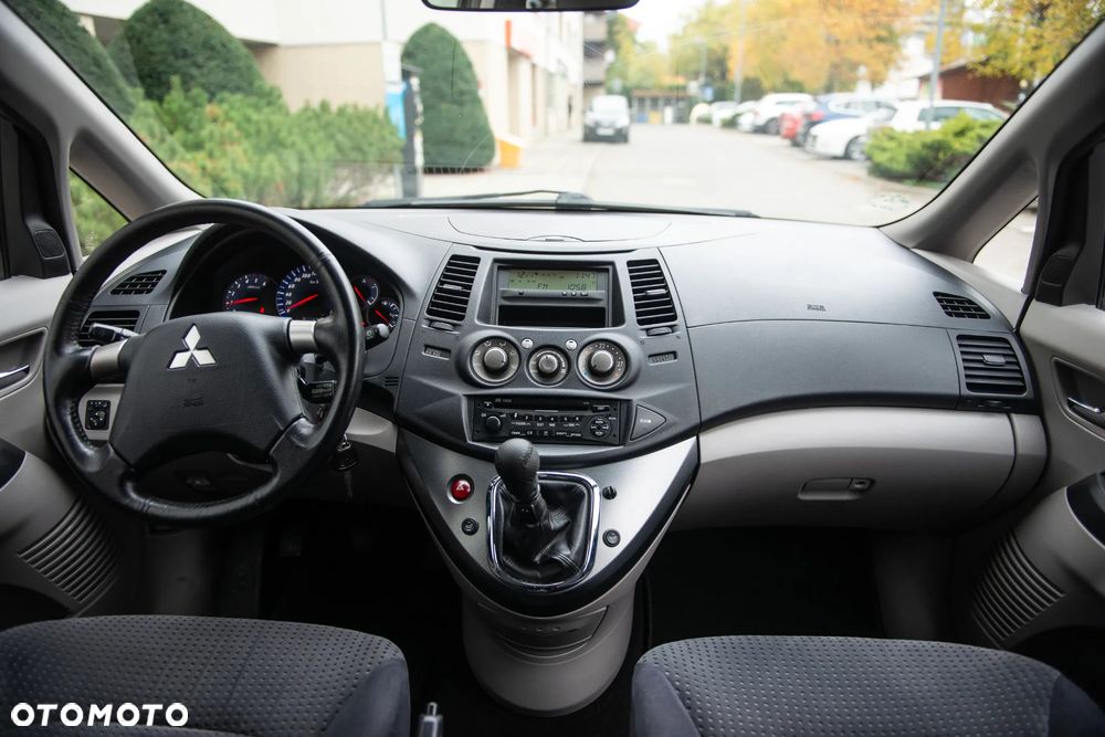 Mitsubishi Grandis 2.0 DI-D 6-Sitzer Intense - 28