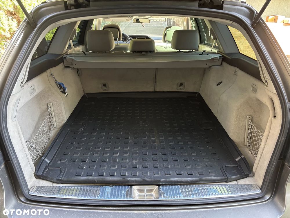 Mercedes-Benz Klasa E 350 CDI 4-Matic BlueEff - 36